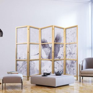 Paravent japonais - Majestic flight - a crane in flight in monochrome, cool colours