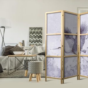 Paravent japonais - Majestic flight - a crane in flight in monochrome, cool colours