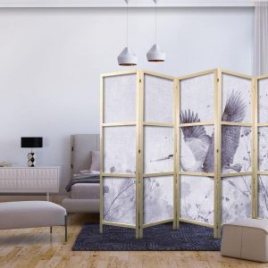 Paravent japonais - Majestic flight - a crane in flight in monochrome, cool colours