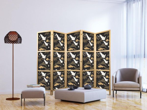 Paravent japonais - Oriental impressions - decorative pattern with a motif of flying cranes on a dark background