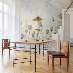 Papier peint - Minimalist meadow - floral motif in light shades with reflections
