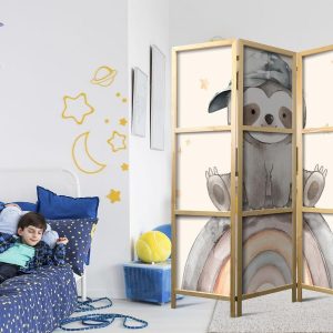 Paravent japonais - Happy Sloth - Sloth in muted colors - wearing a cap - sitting on a rainbow among the stars