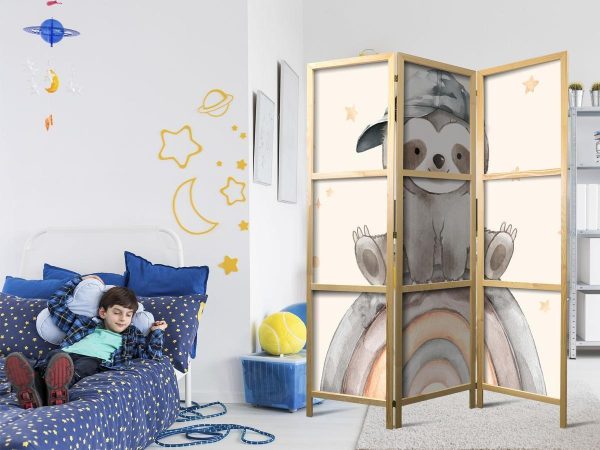 Paravent japonais - Happy Sloth - Sloth in muted colors - wearing a cap - sitting on a rainbow among the stars Paravent japonais - Happy Sloth - Sloth in muted colors - wearing a cap - sitting on a rainbow among the stars