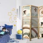 Paravent japonais - Sun Above the Rainbow - Birds in Subdued Colors Flying Among Clouds Above a Rainbow and Vegetation on a Light Beige Background