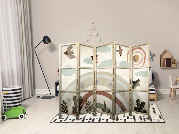 Paravent japonais - Sun Above the Rainbow - Birds in subdued colors - flying among clouds above a rainbow and vegetation on a light beige background