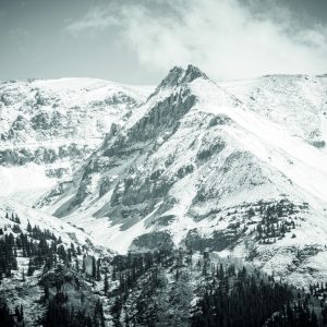 Papier Peint L'hiver Dans Les Montagnes – Image 1