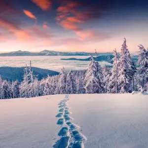 Papier Peint L'hiver Dans Les Montagnes – Image 1