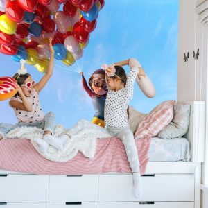 Papier Peint Garçon Avec Des Ballons En Vol – Image 7