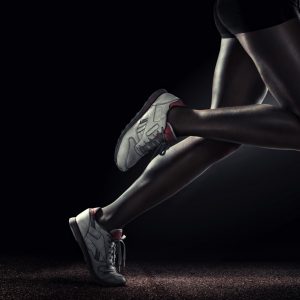 Papier Peint Les Jambes De L'athlète Pendant La Course – Image 1