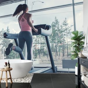 Papier Peint Femme Sur Un Tapis Roulant Avec Le Paysage À L'extérieur De La Fenêtre – Image 5