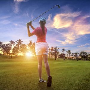 Papier Peint Golfeur Sur Fond De Coucher De Soleil – Image 1