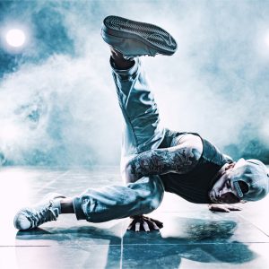 Papier Peint Danseur De Breakdance Pendant Le Spectacle – Image 1