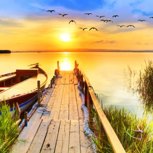 Papier Peint Paysage Avec Un Lac Au Coucher Du Soleil – Image 1