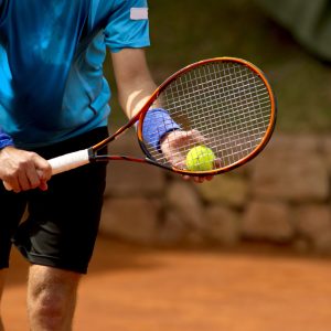 Papier Peint Un Joueur De Tennis Au Service – Image 1