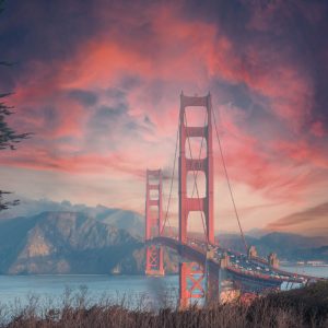 Papier Peint Beautiful View Of Golden Gate Bridge In Background Of Mountains During Sunset – Image 1