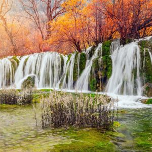 Papier Peint Cascade D'automne – Image 1