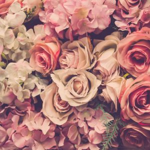 Papier Peint Fleurs Colorées Dans Un Style Rétro – Image 1