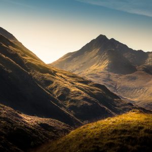 Papier Peint Montagnes Dans Le Brouillard – Image 1