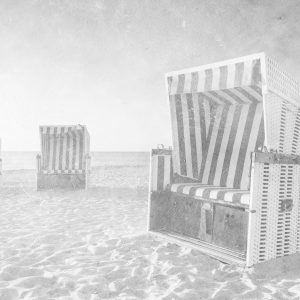 Papier Peint Ostsee Strandkörbe Noir & Blanc – Image 1