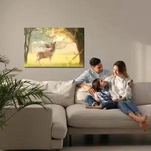 Peinture sur toile Un Cerf Proéminent Parmi Les Arbres – Image 7