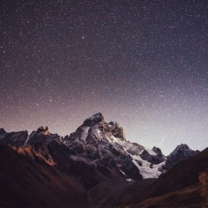 Peinture sur toile Le Ciel Étoilé Dans Les Montagnes – Image 1