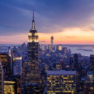 Peinture sur toile Gratte-Ciel De New York City Le Soir – Image 1