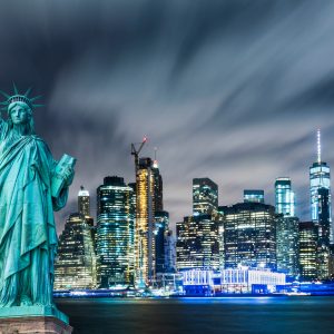 Peinture sur toile Statue De La Liberté Dans Le Contexte Des Gratte-Ciel De New York – Image 1