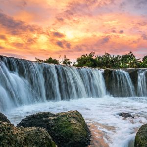 Peinture sur toile Cascade De Parigi En Indonésie – Image 1