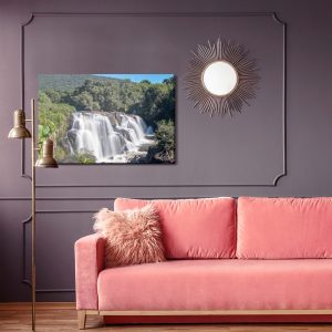 Peinture sur toile Une Cascade Au Milieu D'une Végétation Luxuriante – Image 4