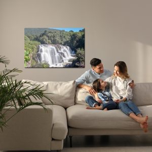 Peinture sur toile Une Cascade Au Milieu D'une Végétation Luxuriante – Image 7