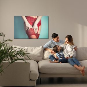 Peinture sur toile Femme En Sous-Vêtements Rouges – Image 7