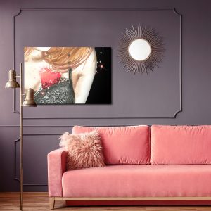 Peinture sur toile Une Femme Avec Un Coeur Peint À L'aquarelle – Image 4