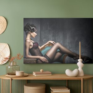 Peinture sur toile Femme Sur Le Canapé En Lingerie Vintage – Image 5