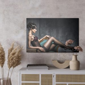 Peinture sur toile Femme Sur Le Canapé En Lingerie Vintage – Image 3