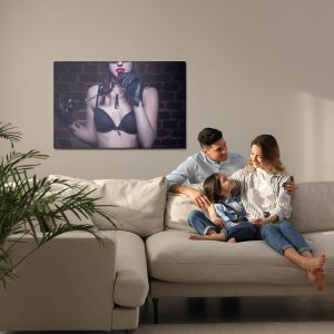 Peinture sur toile Femme Dans Un Masque Avec Des Menottes – Image 7