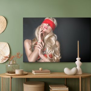 Peinture sur toile Une Femme Avec Un Bandeau Sur Les Yeux – Image 5
