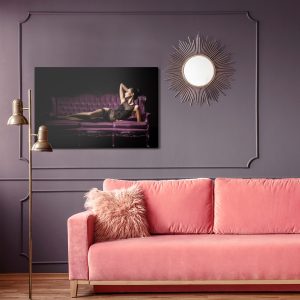 Peinture sur toile Femme Dans Une Pose Sensuelle Sur Le Canapé – Image 4