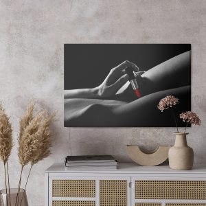 Peinture sur toile Femme Avec Du Rouge À Lèvres Dans Une Pose Érotique – Image 3