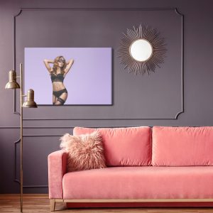 Peinture sur toile Une Femme Dans Un Masque Et Une Lingerie Sexy – Image 4