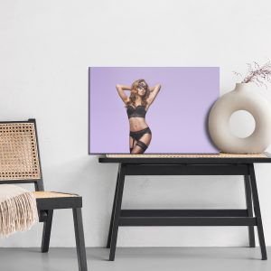 Peinture sur toile Une Femme Dans Un Masque Et Une Lingerie Sexy – Image 6