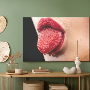 Peinture sur toile Une Femme Avec Une Fraise Dans La Bouche – Image 5