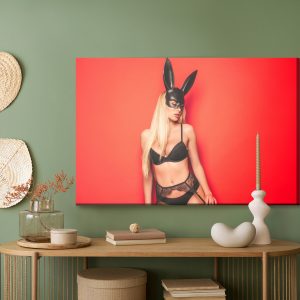 Peinture sur toile Femme En Costume De Lapin – Image 5