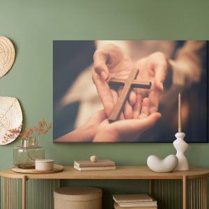 Peinture sur toile Croix Sur Les Mains – Image 5