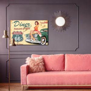 Peinture sur toile Femme Sur Le Capot D'une Voiture D'époque – Image 4