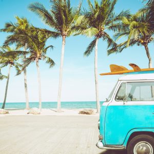 Peinture sur toile Voiture Et Plage Tropicale – Image 1