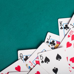 Peinture sur toile Un Jeu De Cartes Dispersé – Image 1