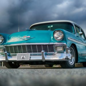 Peinture sur toile Voiture Turquoise Et Nuages – Image 1