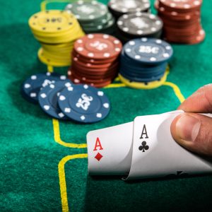 Peinture sur toile Un Gros Plan D'un Jeu De Poker – Image 1