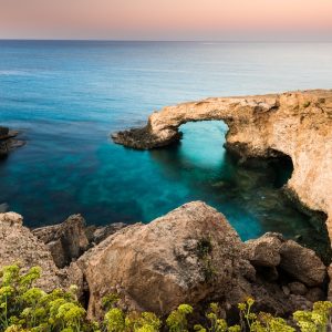 Peinture sur toile Formations Rocheuses Au Bord De La Mer – Image 1