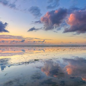 Peinture sur toile Reflet Miroir Des Nuages ​​Dans La Mer – Image 1